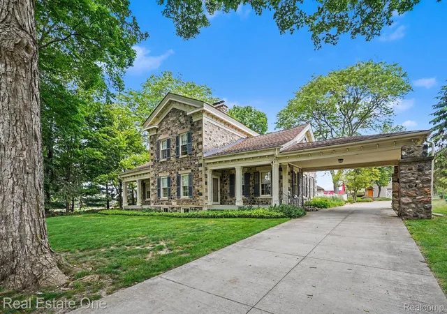 Photo 2 of Single family home for sale at 2360 Lone Tree Rd, Milford, MI 48380 | MLS# 20261078090 | Listing updated on 2026-10-11