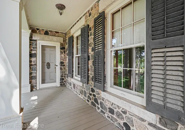 Photo 3 of Single family home for sale at 2360 Lone Tree Rd, Milford, MI 48380 | MLS# 20261078090 | Listing updated on 2026-10-11