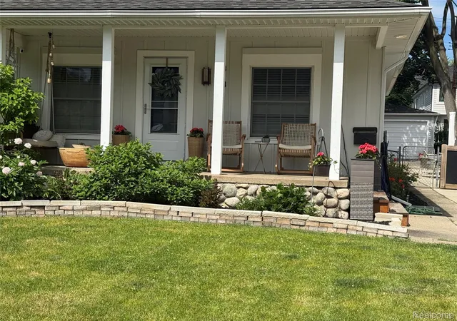 Photo 1 of Single family home for sale at 313 N Castell Ave, Rochester, MI 48307 | MLS# 20261078095 | Listing updated on 2026-10-11