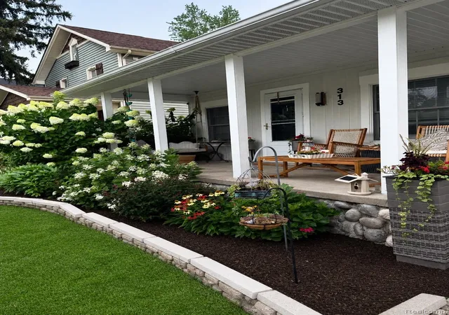 Photo 2 of Single family home for sale at 313 N Castell Ave, Rochester, MI 48307 | MLS# 20261078095 | Listing updated on 2026-10-11