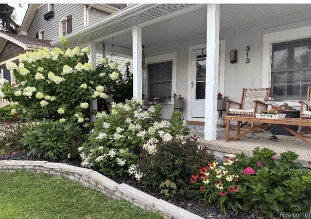Photo 3 of Single family home for sale at 313 N Castell Ave, Rochester, MI 48307 | MLS# 20261078095 | Listing updated on 2026-10-11