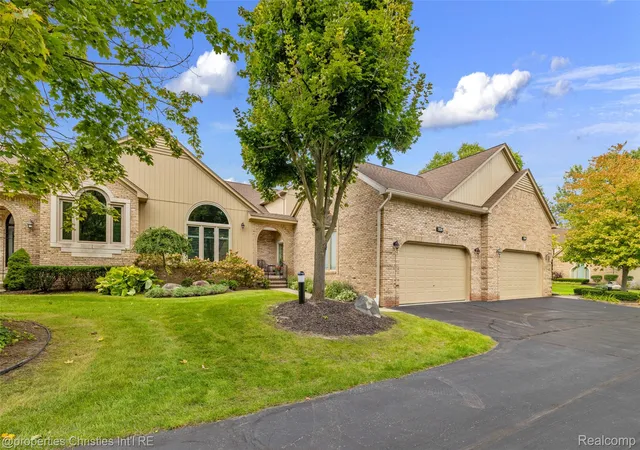 Photo 1 of Condo for sale at 2124 Clearwood Ct #712, Shelby Township, MI 48316 | MLS# 20261078105 | Listing updated on 2026-10-20
