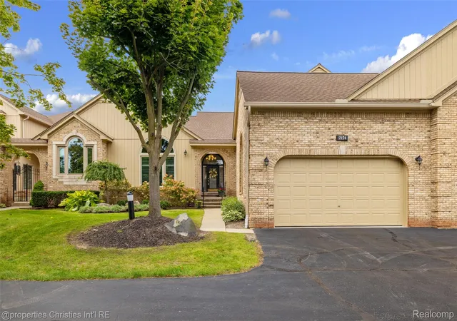 Photo 2 of Condo for sale at 2124 Clearwood Ct #712, Shelby Township, MI 48316 | MLS# 20261078105 | Listing updated on 2026-10-20