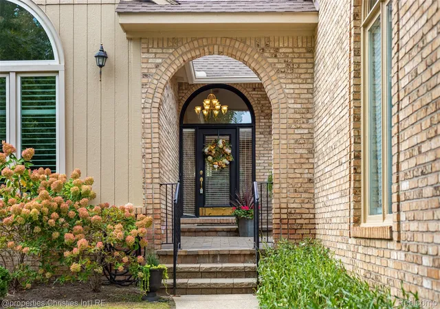 Photo 3 of Condo for sale at 2124 Clearwood Ct #712, Shelby Township, MI 48316 | MLS# 20261078105 | Listing updated on 2026-10-20