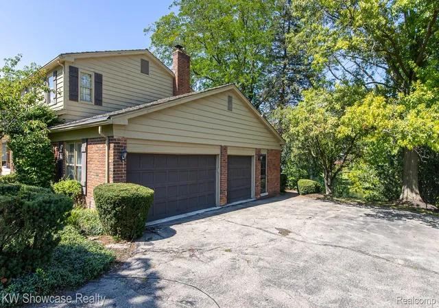 Photo 3 of Single family home for sale at 4642 Brightmore Rd, Bloomfield Hills, MI 48302 | MLS# 20261078109 | Listing updated on 2026-10-21