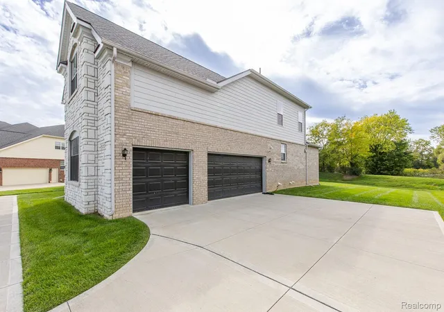 Photo 3 of Single family home for sale at 51252 Silverton, Canton, MI 48187 | MLS# 20261078124 | Listing updated on 2026-10-08