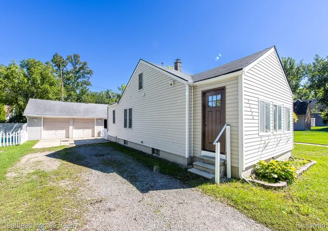 Single family home for sale at 21524 Roosevelt Ave, Farmington Hills, MI 48336 | MLS# 20261078126