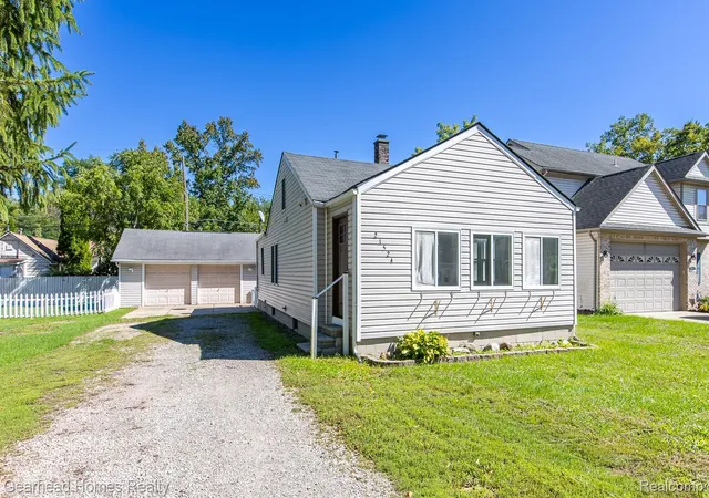 Photo 2 of Single family home for sale at 21524 Roosevelt Ave, Farmington Hills, MI 48336 | MLS# 20261078126 | Listing updated on 2026-10-11