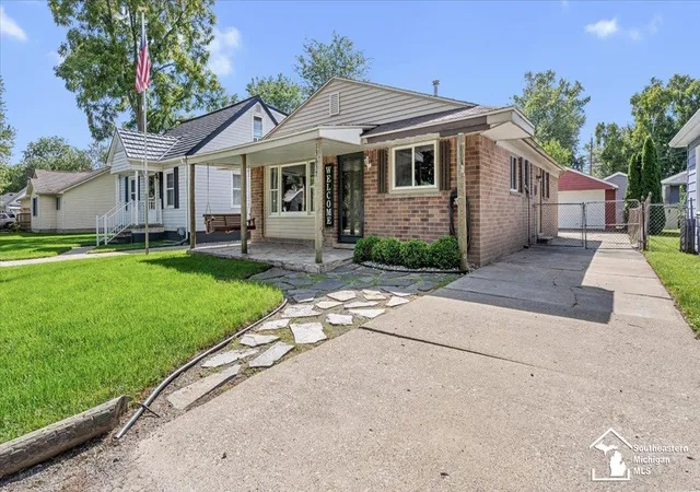 Photo 2 of Single family home for sale at 13637 Wright St, Gibraltar, MI 48173 | MLS# 57050223124 | Listing updated on 2026-10-17
