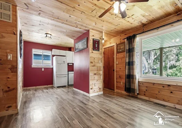 Photo 3 of Single family home for sale at 13637 Wright St, Gibraltar, MI 48173 | MLS# 57050223124 | Listing updated on 2026-10-17