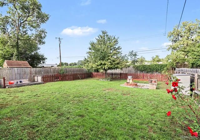 Photo 3 of Single family home for sale at 5322 Moore St, Wayne, MI 48184 | MLS# 20261078139 | Listing updated on 2026-10-10