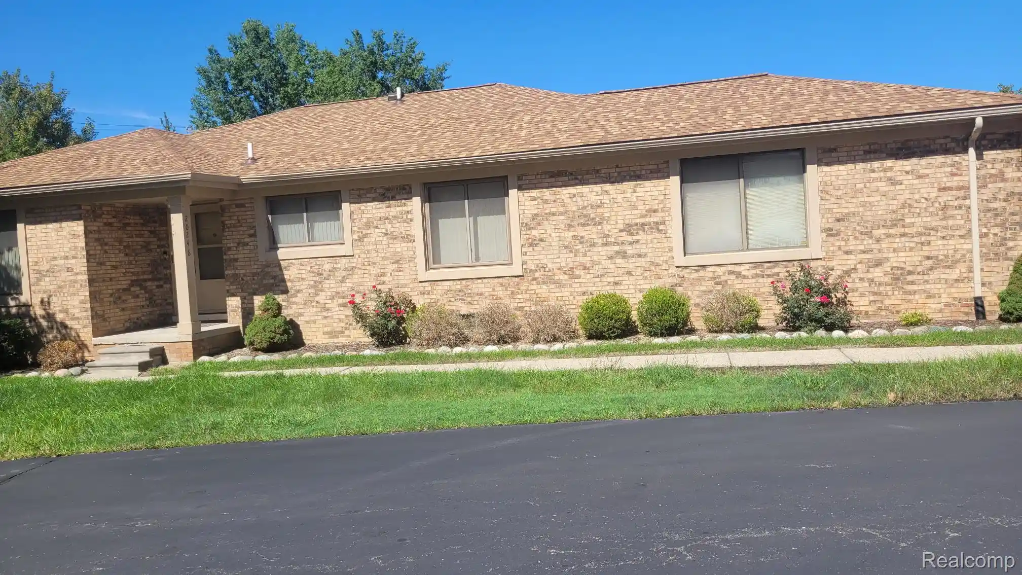Listing Photo 1 - Condo for sale in 20246 Evergreen Mdws Rd located at 20246 Evergreen Mdws Rd, Southfield, MI 48076 - Unit #22