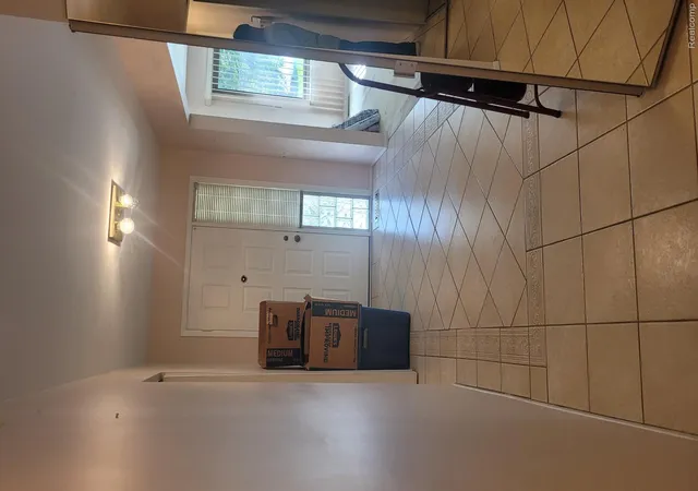 Listing Photo 3 - Condo for sale in building located at 20246 Evergreen Mdws Rd, Southfield, MI 48076 - Unit #22