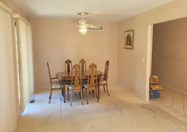 Listing Photo 5 - Condo for sale in building located at 20246 Evergreen Mdws Rd, Southfield, MI 48076 - Unit #22