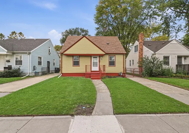 Photo 2 of Single family home for sale at 17535 Wall St, Melvindale, MI 48122 | MLS# 81026051514 | Listing updated on 2026-10-10