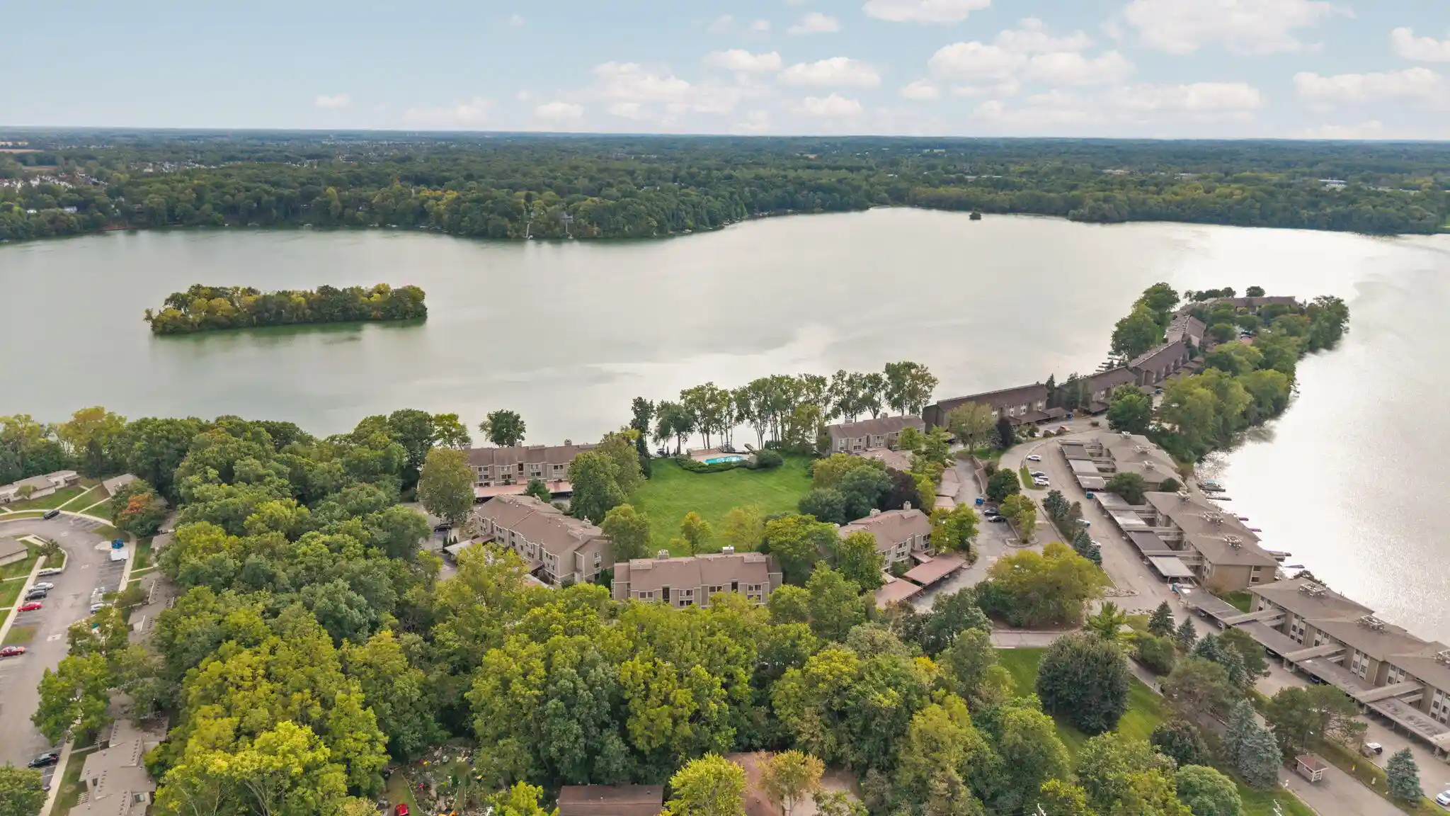 Listing Photo 1 - Condo for sale in 1660 Cliffs Lndg located at 1660 Cliffs Lndg, Ypsilanti, MI 48198 - Unit #102