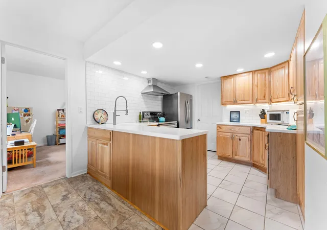 Listing Photo 1 - Condo for sale in building located at 1660 Cliffs Lndg, Ypsilanti, MI 48198 - Unit #102