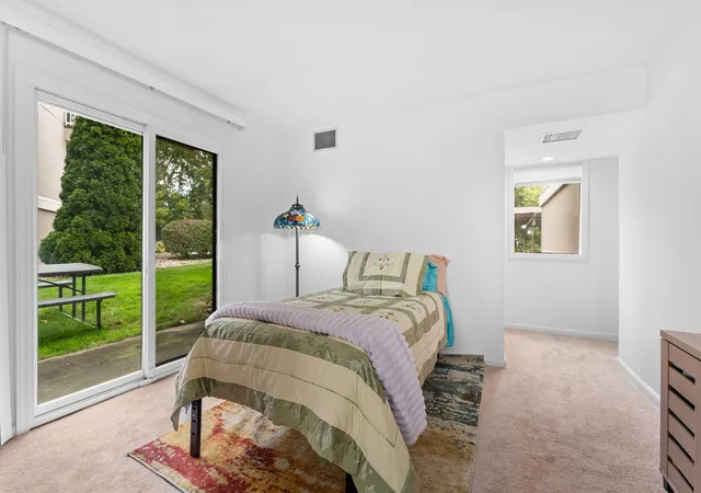 Listing Photo 5 - Condo for sale in building located at 1660 Cliffs Lndg, Ypsilanti, MI 48198 - Unit #102