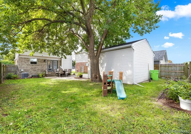 Photo 19 of Single family home for sale at 1511 E 11 Mile Rd, Madison Heights, MI 48071 | MLS# 20261078149 | Listing updated on 2026-10-17