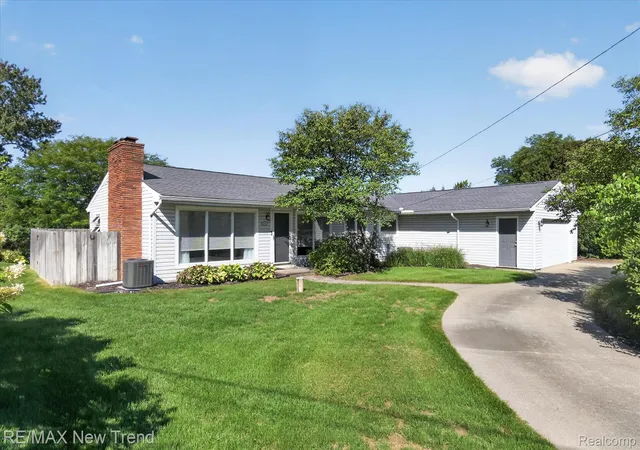 Photo 1 of Sale Pending at 2529 S Commerce Rd, Wolverine Lake, MI 48390 | MLS# 20261078170 | Listing updated on 2026-10-21