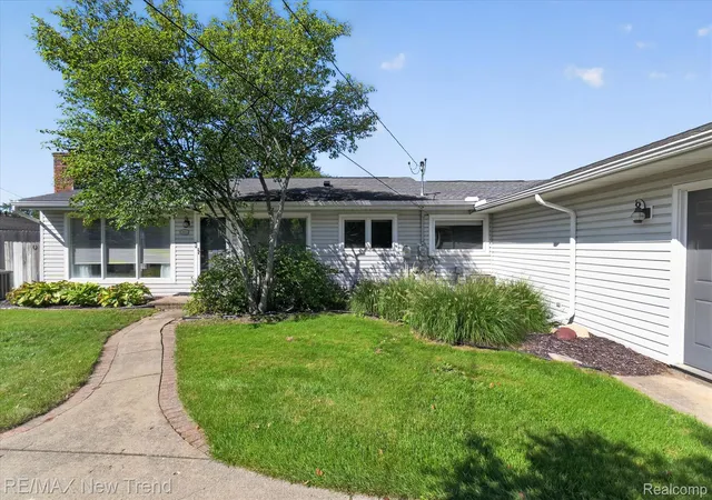Single family home for sale at 2529 S Commerce Rd, Wolverine Lake, MI 48390 | MLS# 20261078170 | Listing updated on 2026-10-12