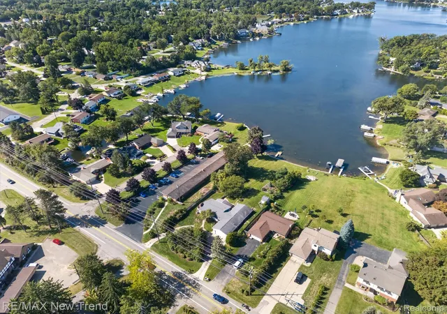 Single family home for sale at 2529 S Commerce Rd, Wolverine Lake, MI 48390 | MLS# 20261078170 | Listing updated on 2026-10-12
