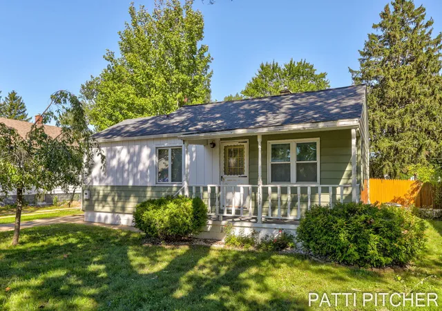 Photo 1 of Sale Pending at 1531 Pennoyer Ave, Grand Haven, MI 49417 | MLS# 71026051524 | Listing updated on 2026-10-15