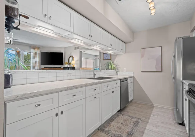 Listing Photo 2 - Condo for sale in building located at 1729 Weatherstone Dr, Ann Arbor, MI 48108