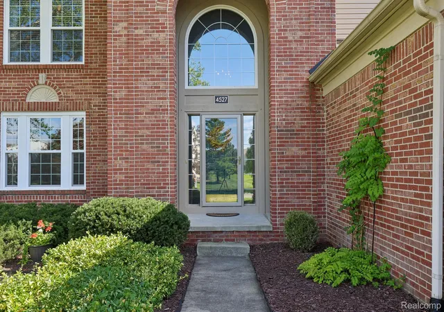 Photo 2 of Single family home for sale at 4527 Timberline Dr, Canton, MI 48188 | MLS# 20261078176 | Listing updated on 2026-10-12
