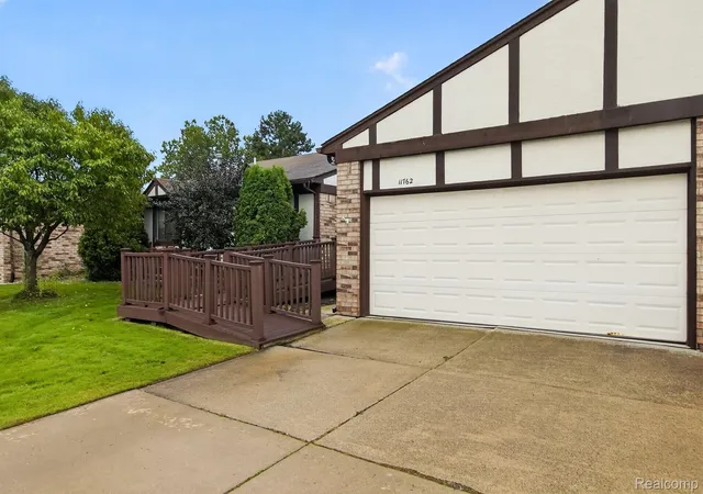 Photo 3 of Condo for sale at 11762 Dorothy Ln, Warren, MI 48093 | MLS# 20261078185 | Listing updated on 2026-10-18
