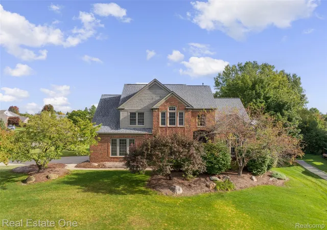 Photo 1 of Sale Pending at 3876 S Creek Dr, Rochester, MI 48306 | MLS# 20261078191 | Listing updated on 2026-10-15
