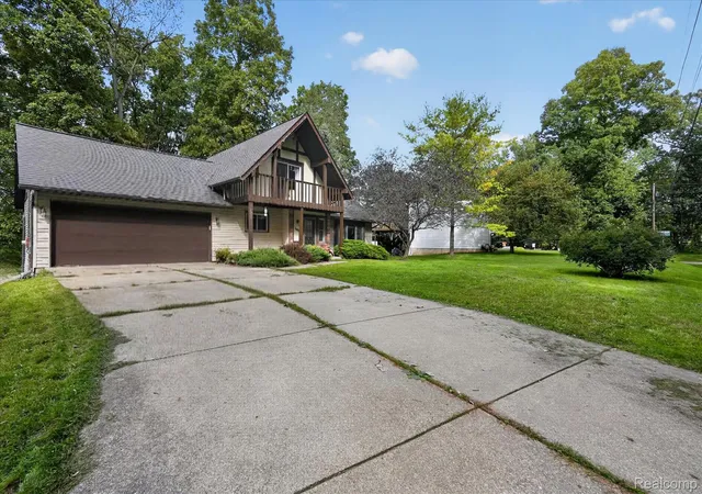 Photo 2 of Single family home for sale at 4491 Impala Dr, Holly, MI 48442 | MLS# 20261078195 | Listing updated on 2026-10-19