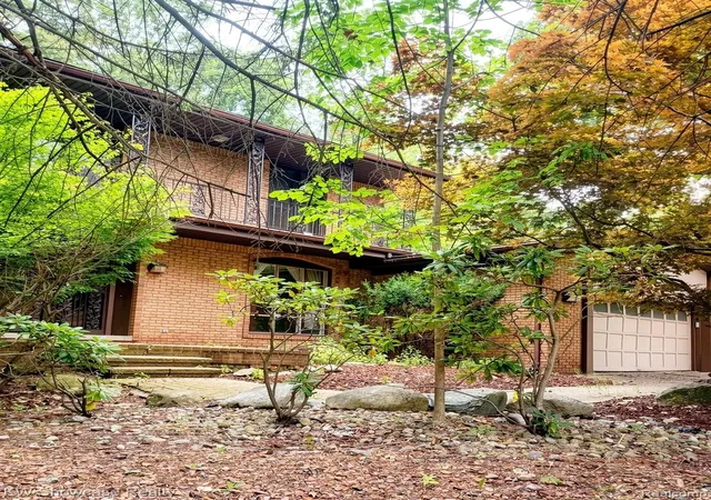 Photo 1 of Single family home for sale at 5064 Far Ravine Ct, West Bloomfield, MI 48323 | MLS# 20261078196 | Listing updated on 2026-10-15