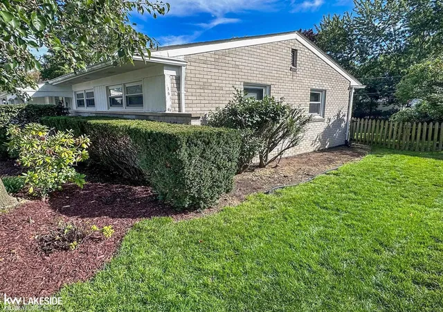 Photo 2 of Single family home for sale at 8540 Timberline Dr, Shelby Township, MI 48316 | MLS# 58050223148 | Listing updated on 2026-10-15