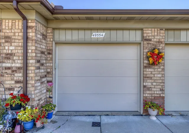 Listing Photo 3 - Condo for sale in building located at 49554 Bishop Ct, Shelby Township, MI 48315