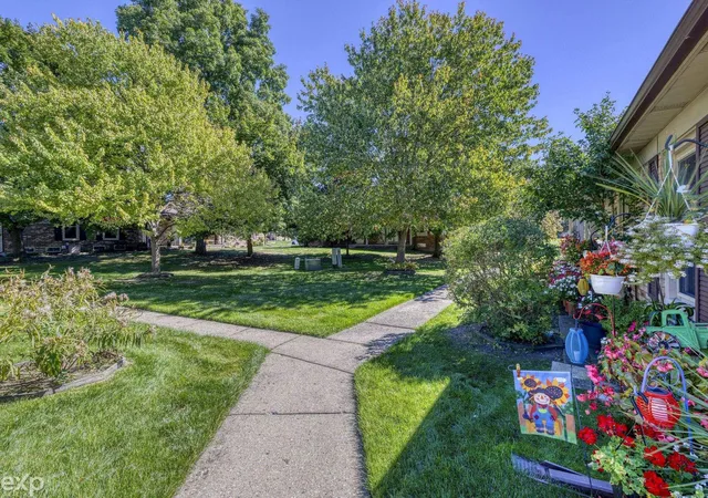 Listing Photo 4 - Condo for sale in building located at 49554 Bishop Ct, Shelby Township, MI 48315