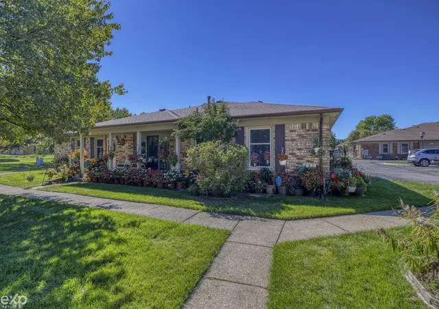 Listing Photo 5 - Condo for sale in building located at 49554 Bishop Ct, Shelby Township, MI 48315