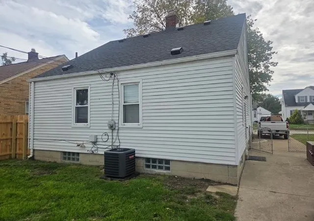 Photo 3 of Single family home for sale at 8059 Coolidge Rd, Center Line, MI 48015 | MLS# 58050223159 | Listing updated on 2026-10-14