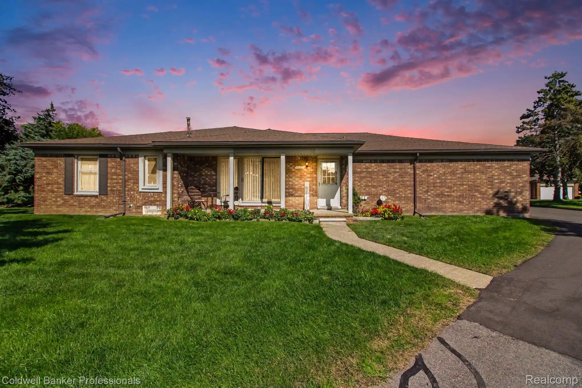 Listing Photo 1 - Condo for sale in 49280 Arlington Ct located at 49280 Arlington Ct, Shelby Township, MI 48315 - Unit 49280 Arlington Ct