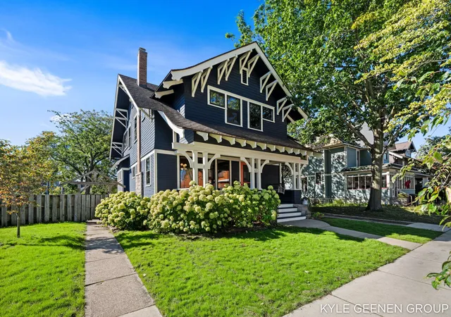 Photo 1 of Single family home for sale at 62 W 11th Street, Holland, MI 49423 | MLS# 71026051558 | Listing updated on 2026-10-20