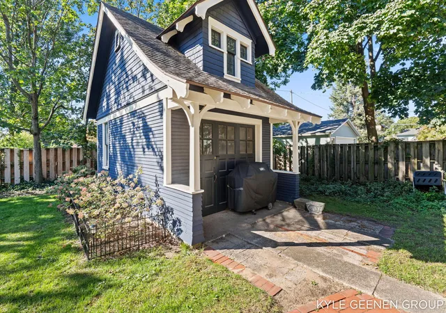 Photo 2 of Single family home for sale at 62 W 11th Street, Holland, MI 49423 | MLS# 71026051558 | Listing updated on 2026-10-20