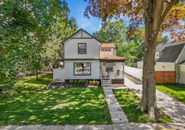 Photo 3 of Single family home for sale at 189 Hamilton St, Plymouth, MI 48170 | MLS# 20261078240 | Listing updated on 2026-10-17