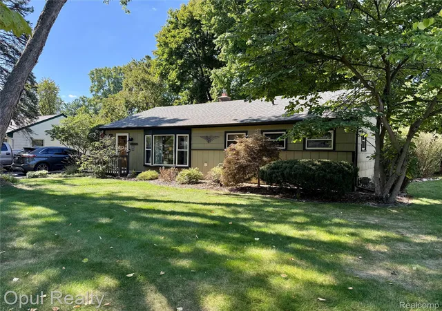 Photo 3 of Single family home for sale at 18051 Floral St, Livonia, MI 48152 | MLS# 20261078241 | Listing updated on 2026-10-19