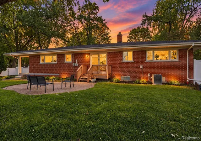 Photo 2 of Single family home for sale at 32965 Cloverdale Ave N, Farmington, MI 48336 | MLS# 20261078248 | Listing updated on 2026-10-18