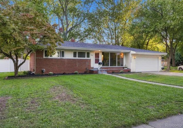 Photo 3 of Single family home for sale at 32965 Cloverdale Ave N, Farmington, MI 48336 | MLS# 20261078248 | Listing updated on 2026-10-18