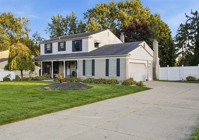 Photo 2 of Single family home for sale at 34979 Oakland St, Farmington, MI 48335 | MLS# 20261078257 | Listing updated on 2026-10-21