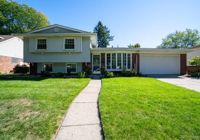 Photo 1 of Sale Pending at 1881 Evergreen St, Trenton, MI 48183 | MLS# 20261078268 | Listing updated on 2026-10-15