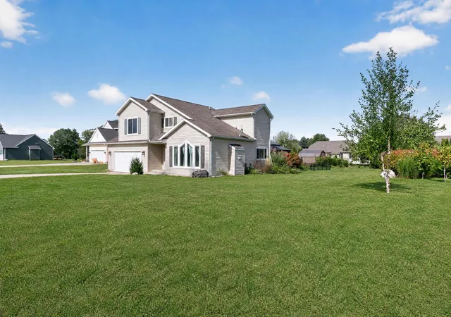 Photo 2 of Single family home for sale at 4079 Erin Ct, Pleasant Lake, MI 49272 | MLS# 55026051579 | Listing updated on 2026-10-12