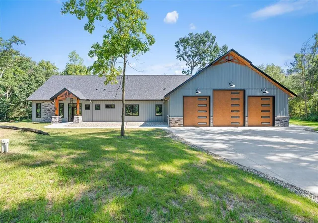 Photo 1 of Single family home for sale at 62357 Hunters Pointe Dr, Sturgis, MI 49091 | MLS# 81026051584 | Listing updated on 2026-10-11