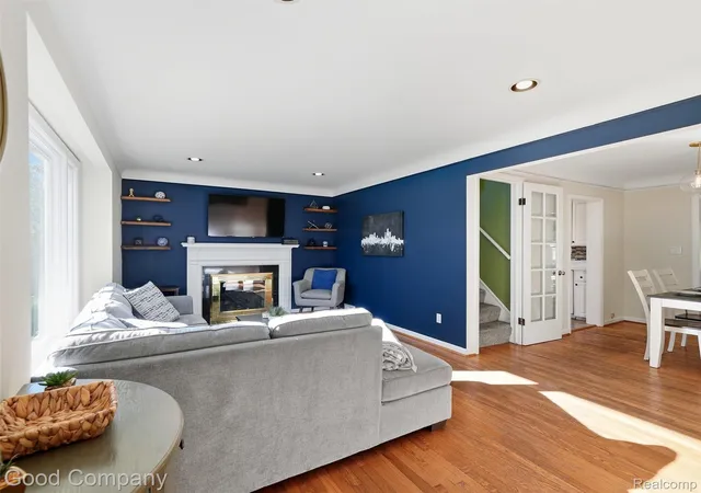 Photo 1 of Sale Pending at 724 S Gainsborough Ave, Royal Oak, MI 48067 | MLS# 20261078312 | Listing updated on 2026-10-20